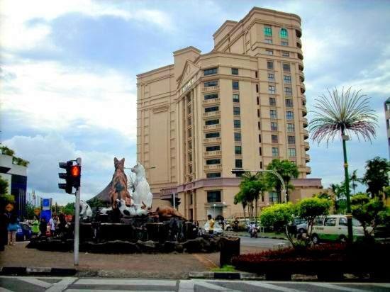 New Riverbank Suites - Waterfront Kuching City Ngoại thất bức ảnh